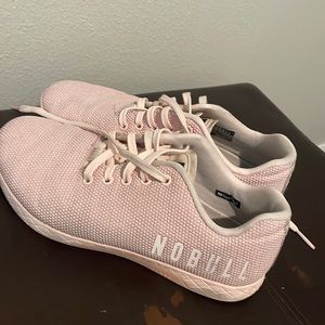 Used no Bull pink shoes